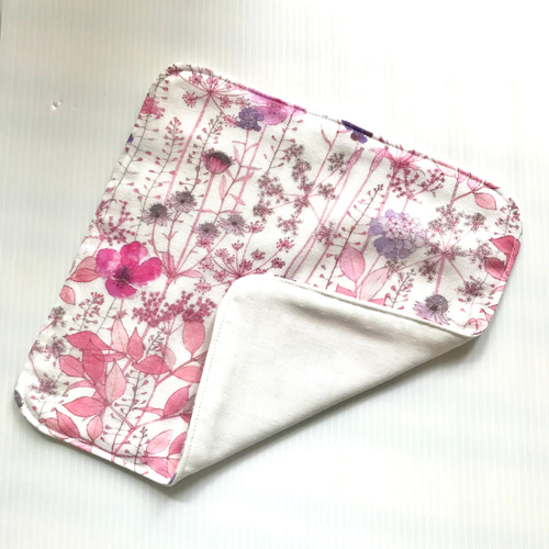 ハンドメイドガーゼハンカチ　リバティ（ドーセットローズ）ピンク×ネイビー IM リバティプリント ガーゼハンカチ3枚セット ネット限定