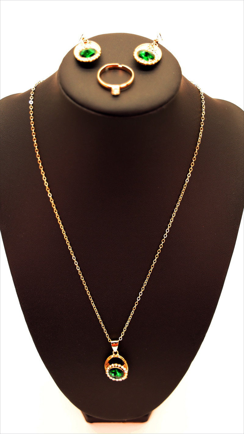 ネックレス・ピアス・リング・腕時計のセット