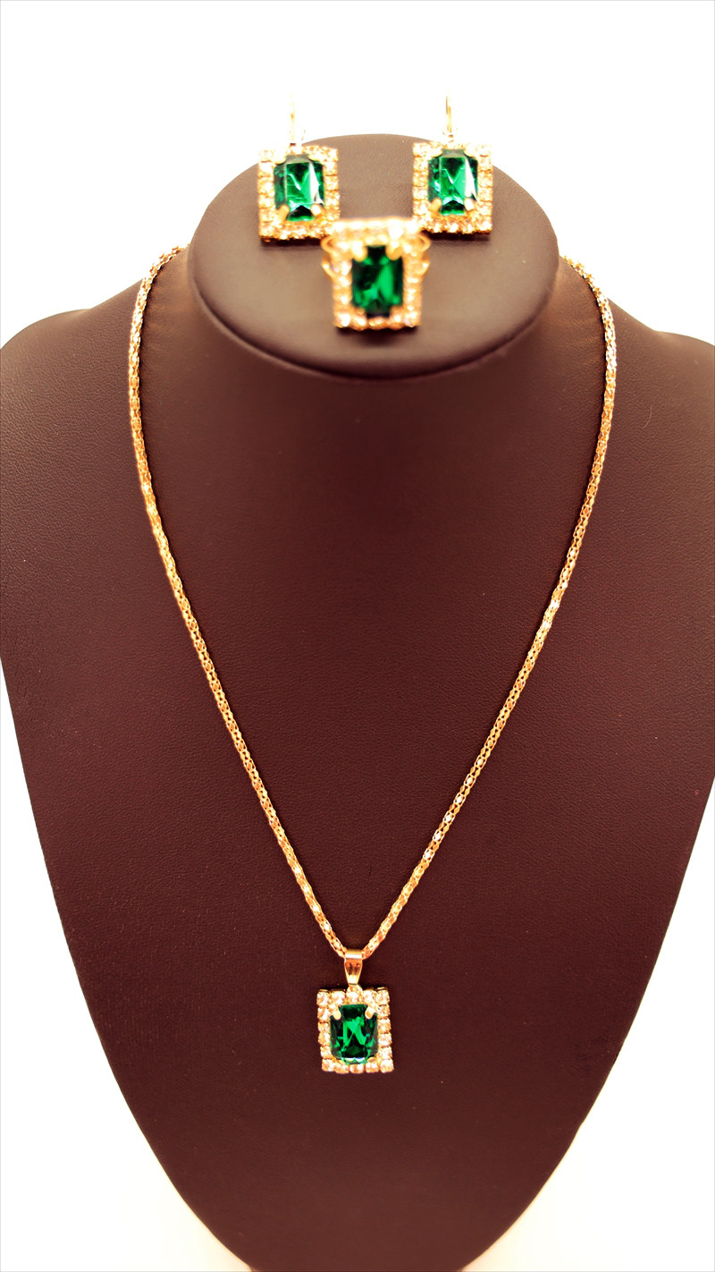 ネックレス・ピアス・リング・腕時計のセット