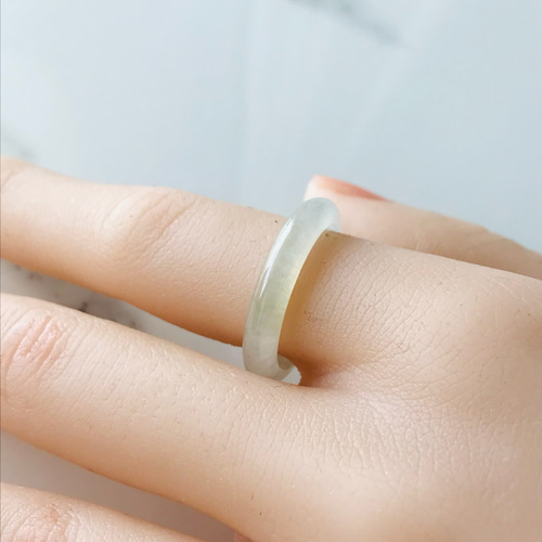 R410-002］ ジェイド JADE ヒスイ 本翡翠 くりぬき リング 天然石 一点 