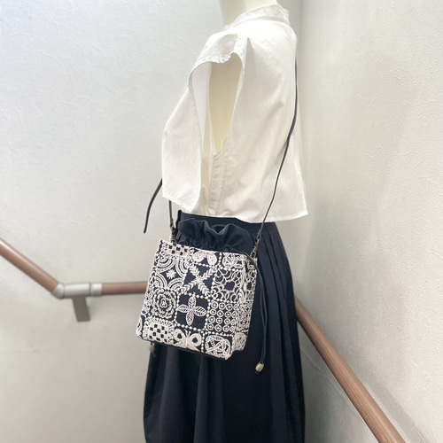 ⚮̈ミナペルホネン forest tile dark navy ネリオバッグ あおり巾着