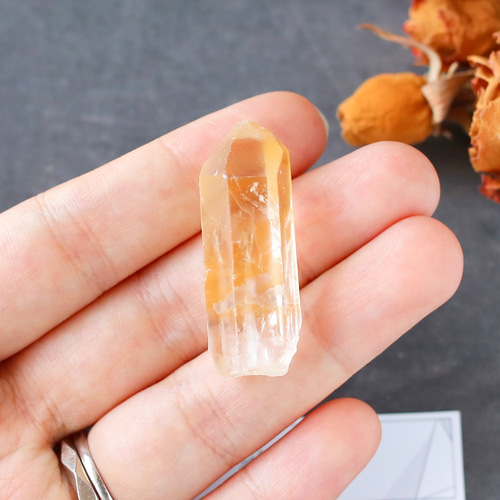 ゴールデンヒーラー クォーツ 原石 水晶 鉱物 希少石 天然石