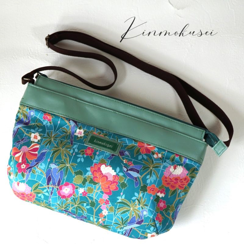 リバティプリント☆ボディバッグ