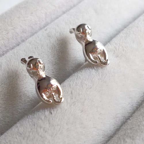 金属アレルギー対応＊ぶらさがり猫ピアス シルバー S925 ミニ