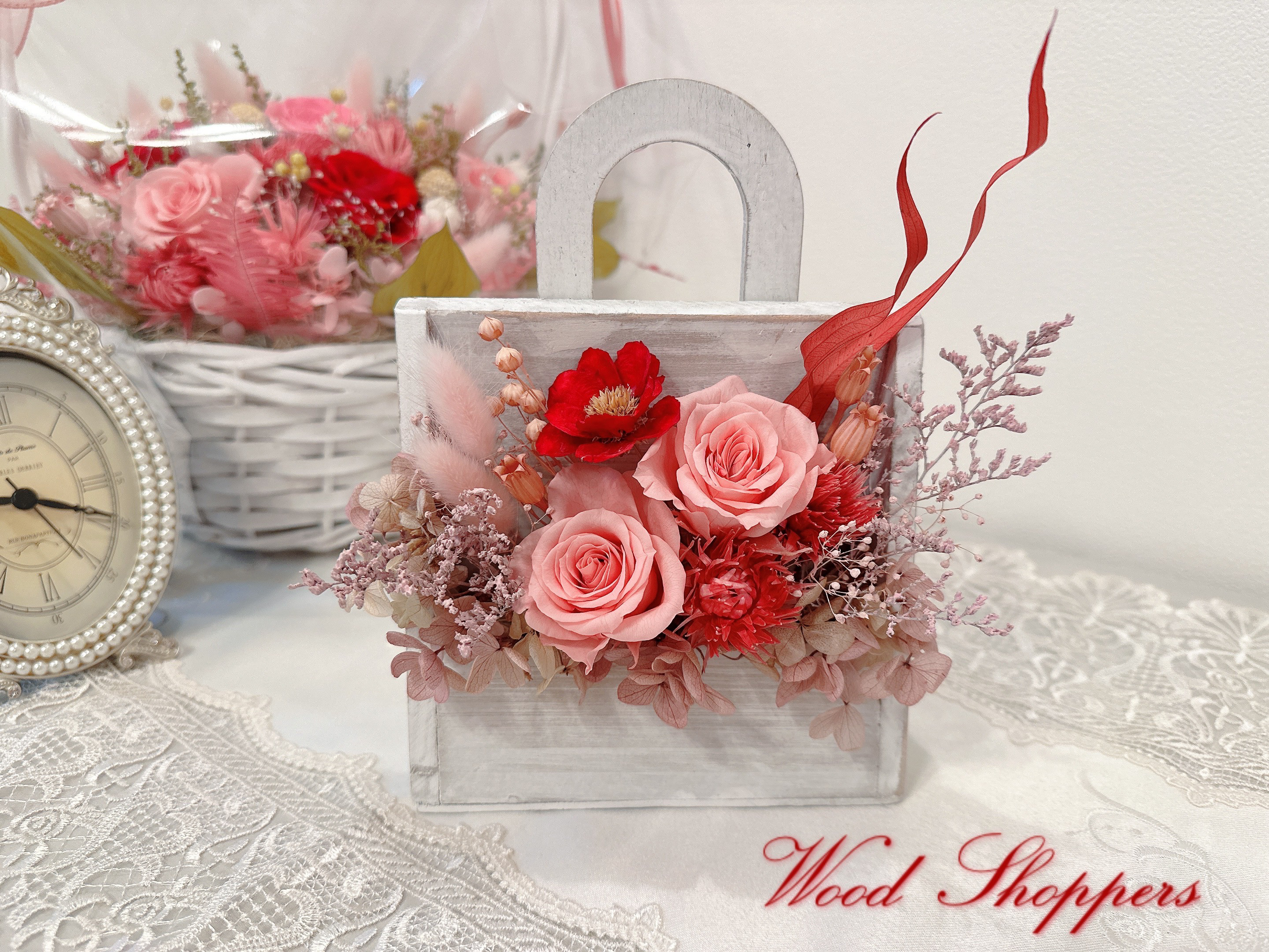 エレガント 白 木製バッグ ウッド バラ アネモネ 華やか バレンタイン 誕生日 母の日 ギフト 進呈 祝 プリザーブド