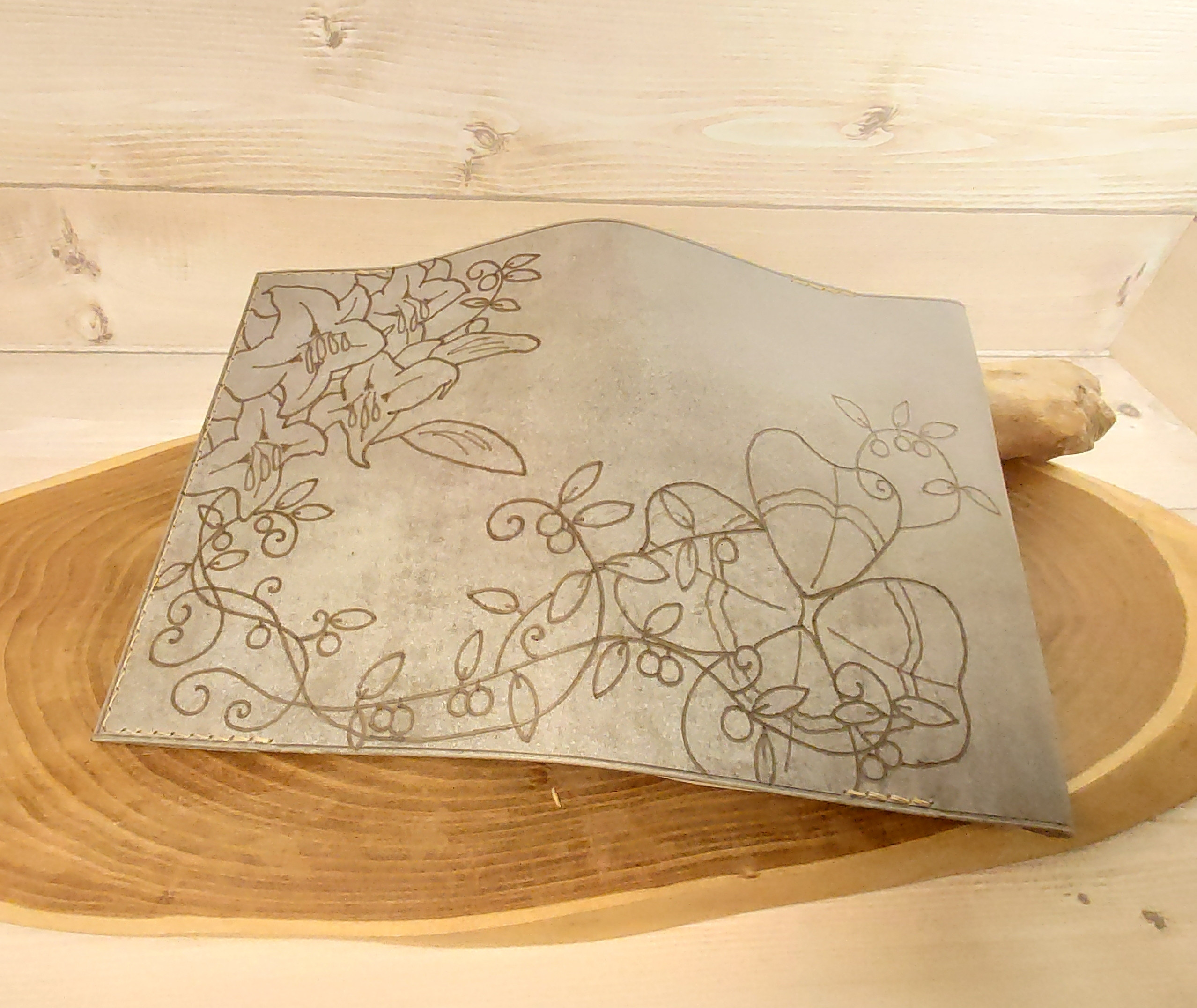 【葉っぱの栞付き】ブックカバー「カサブランカとクローバー」