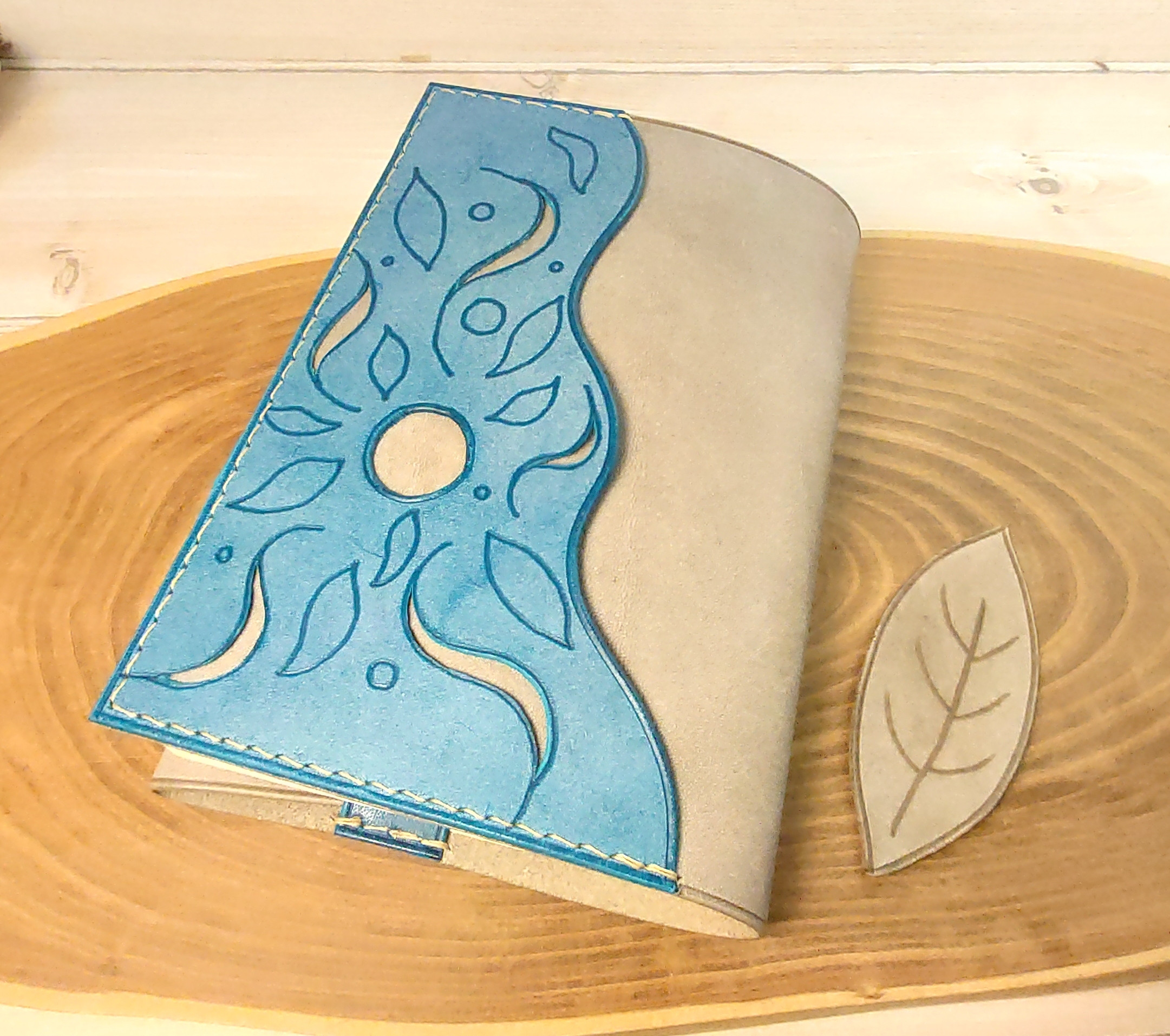 【葉っぱの栞付き】ブックカバー「月下美人」