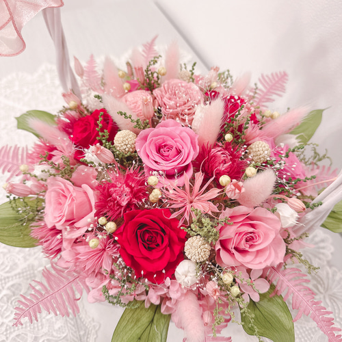 オーダー作品】ホワイトバスケット 赤とピンクの薔薇でゴージャスな 花  
