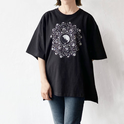 ねこの曼荼羅ビッグシルエットT（黒xシルバー） 1枚目の画像