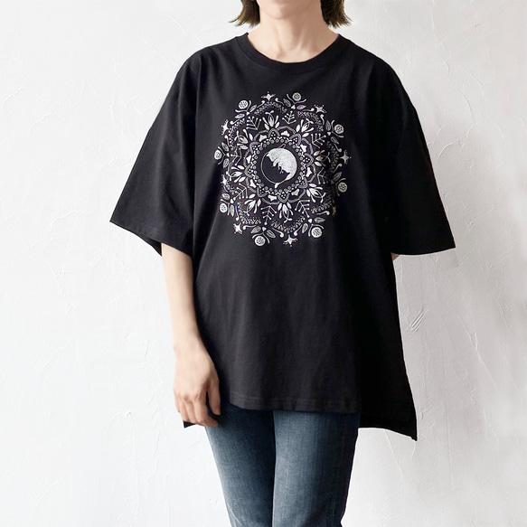 ねこの曼荼羅ビッグシルエットT（黒xシルバー） 1枚目の画像