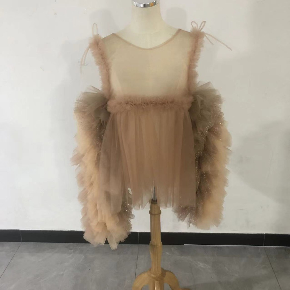 抜群のおしゃれ見え  キラキラチュール シアーな美しさ ポンチョ トップス