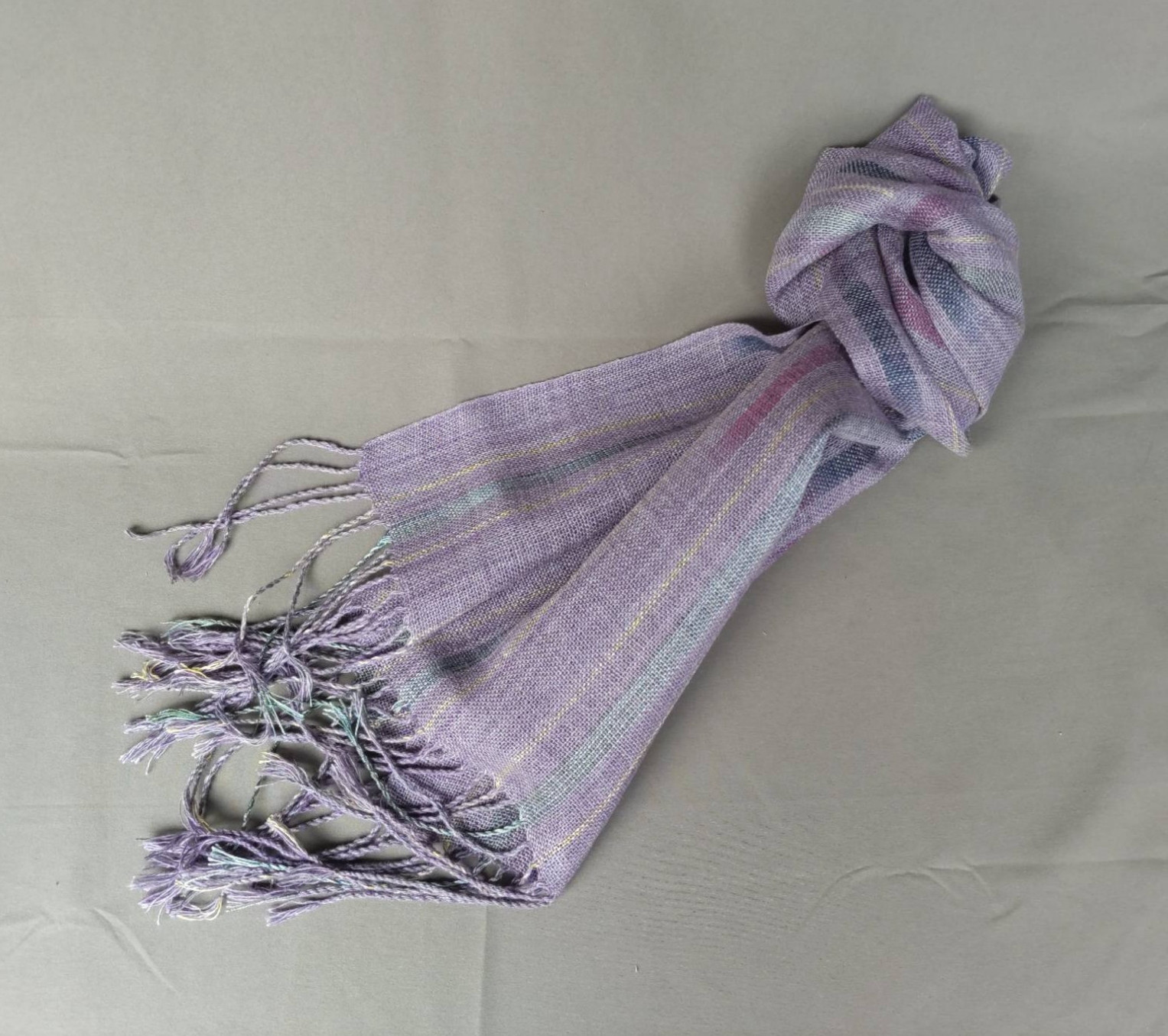 絹のマフラー（ぼかし染め・紫）