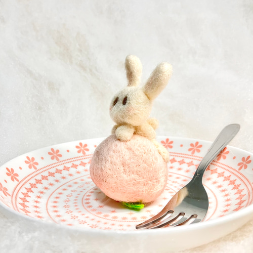 送料無料】ほっこりうさぎのマスコット（桃）かわいい 羊毛フェルト