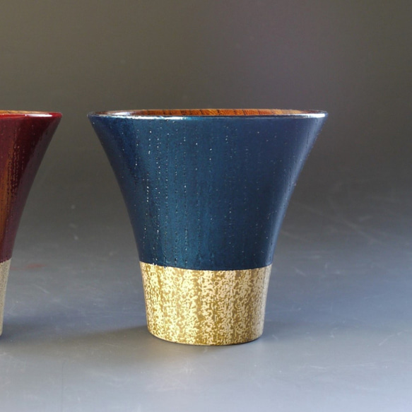 青金色の漆器花瓶 青金色の漆器花瓶