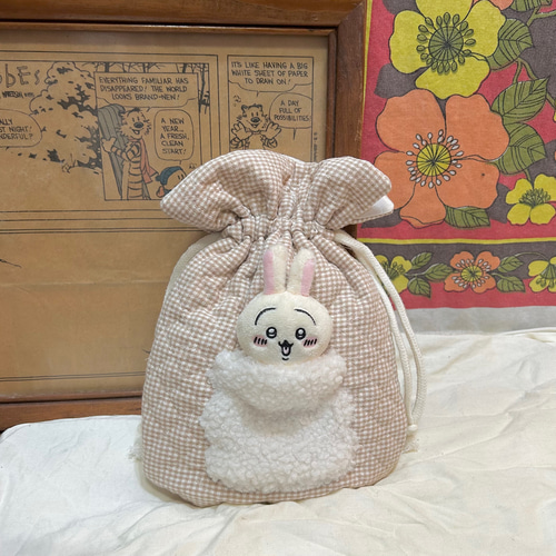 お布団つき巾着バッグ ちいかわお座りぬいぐるみ 巾着バッグ しろ