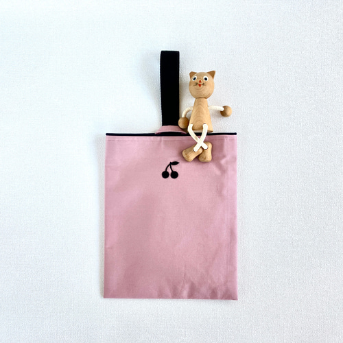 【国内発送】 手刺繍＊さくらんぼのレッスンバッグ と上履き入れの2点セット 手提げ・レッスンバッグ・入園グッズ