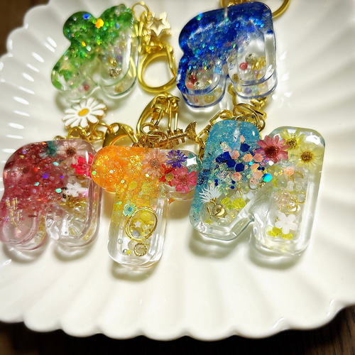 オーダーメイド あなたに合わせたイニシャルシャカシャカキーホルダー