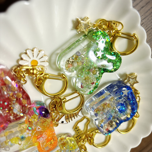 芸能人愛用 オーダーメイド あなたに合わせたイニシャルシャカシャカ チャーム