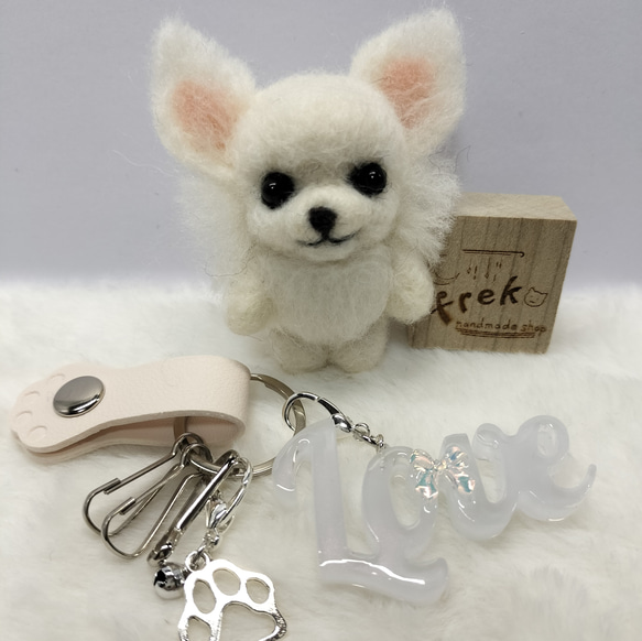 羊毛フェルト ホワイトチワワ 肉球ぷちわんキーホルダー その他雑貨