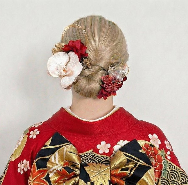 胡蝶蘭髪飾り（金箔付き）　アメリカンフラワー　　振袖　成人式　袴　卒業式　着物　和装　胡蝶蘭　髪飾り　結婚式 7,840円