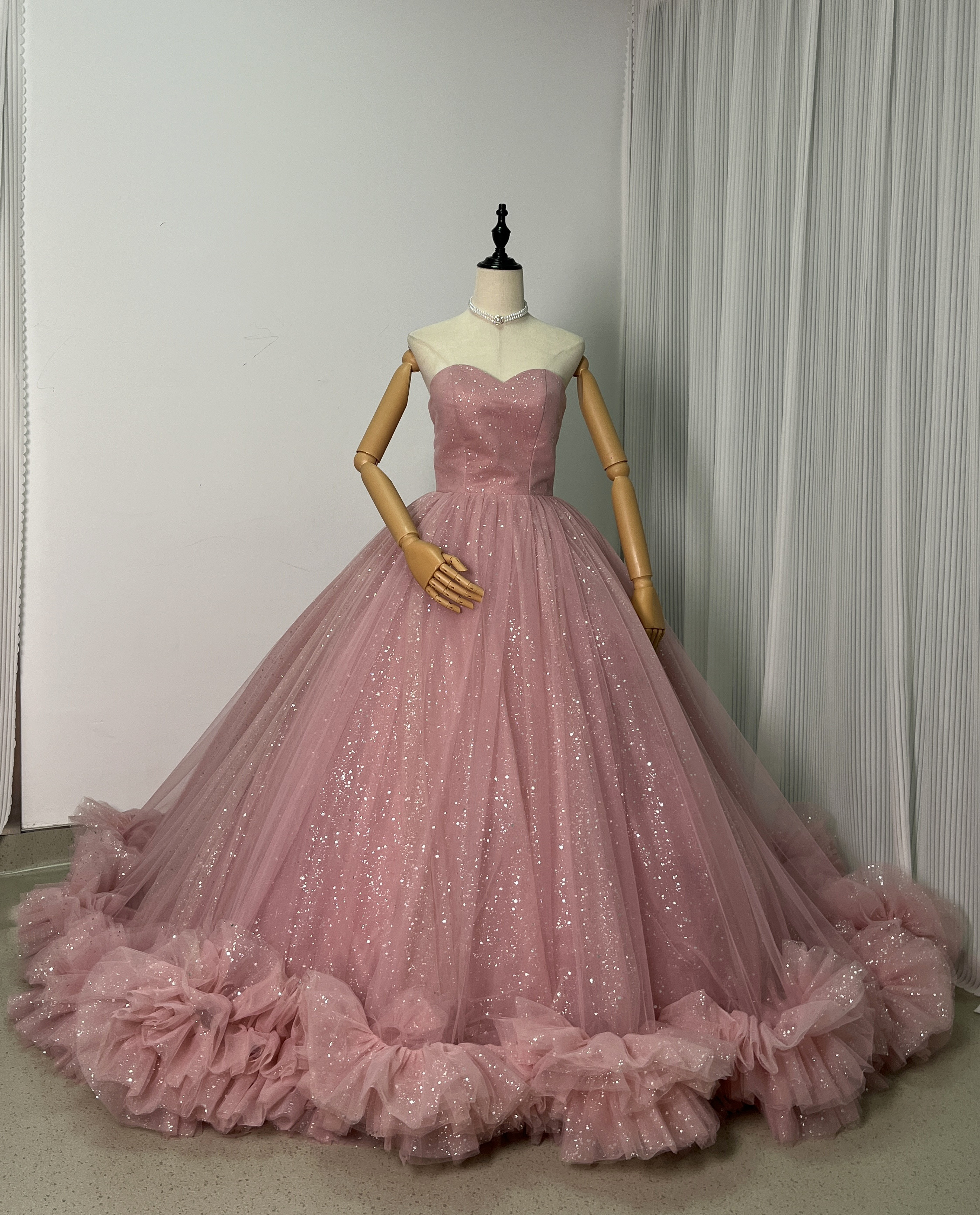 送料無料！カラードレス 薄桃色 キラキラグリッターチュール ボリュームドレス  ベアトップ 可愛い