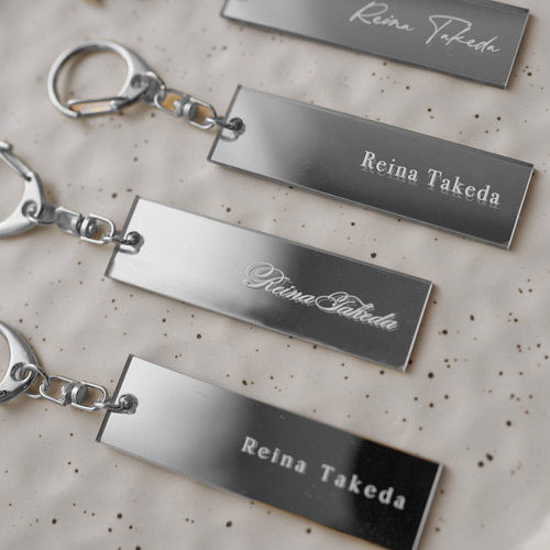 名入れ】美しいゴールド・シルバーキーホルダー 結婚式の席札や卒園