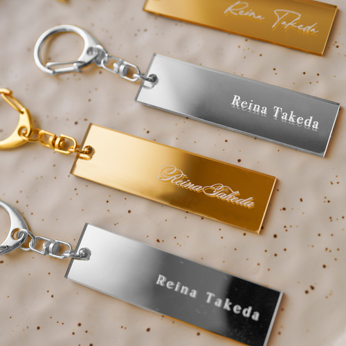 名入れ】美しいゴールド・シルバーキーホルダー 結婚式の席札や卒園