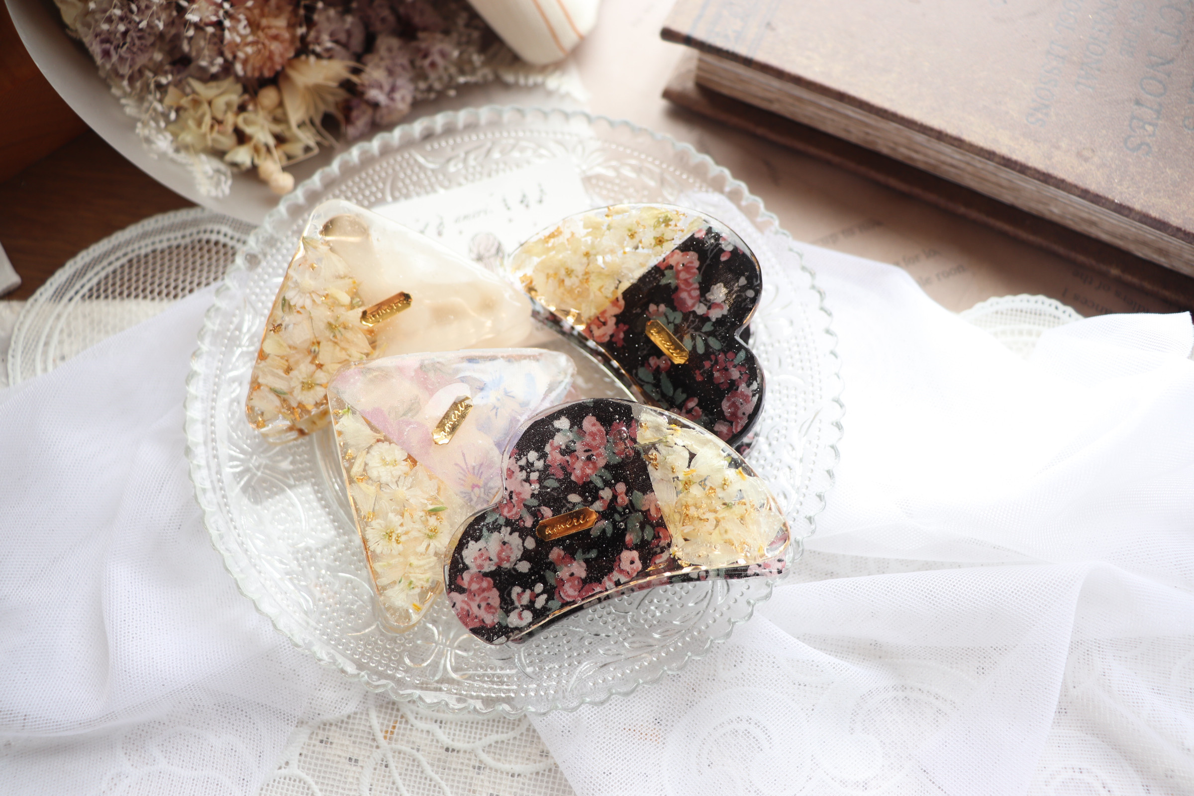 レジン ヘアクリップ　花柄　リバティ  チャイブ　ハンドメイド リバティ ハンドメイド ヘアクリップ3個セット 111