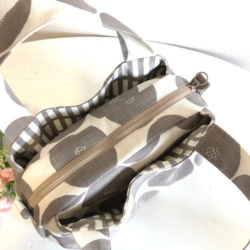 ラウンドバック アンパン柄 あおりタイプ トートバッグ tumugi 通販  