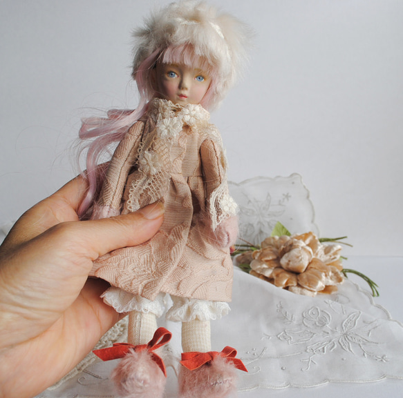 ハンドメイド　創作人形 小さいお人形〈doll-ピンクのヘア-2〉創作人形 その他人形 すずきまみ
