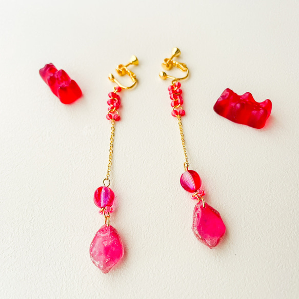 レジンストロベリーキャンディピアス・イヤリング Strawberry candy earrings ピアス（フック・チェーン） Bijoux