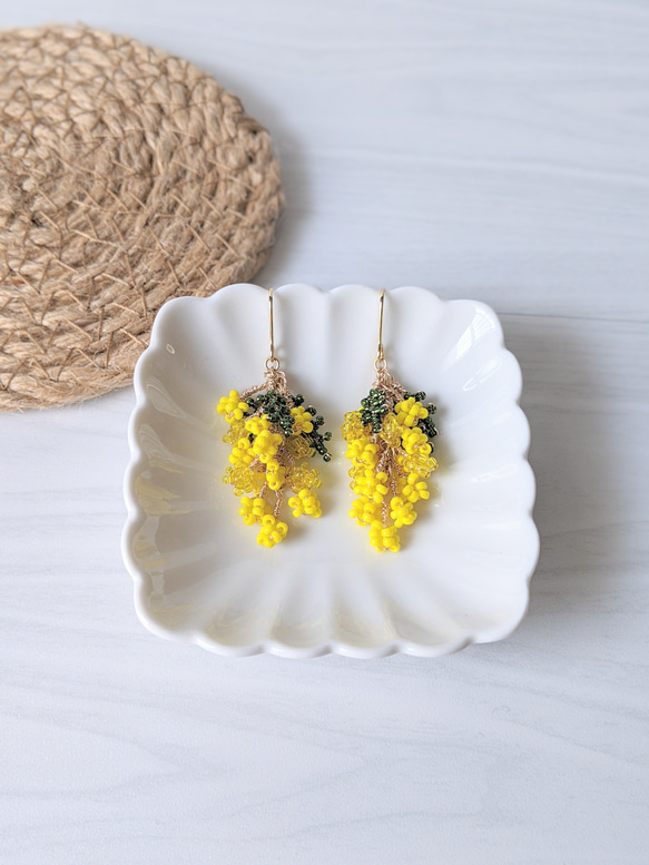 たっぷりミモザのピアス/イヤリング ピアス（フック・チェーン