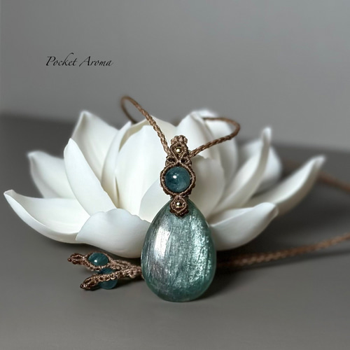 緑導』グリーンカイヤナイトとブルーグリーンカイヤナイトのマクラメ