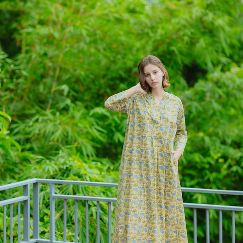 ロングワンピース サックス 花柄＆植物プリント クルタ インド【63-52】 クルタ（ハンドブロックプリント） ワンピース Jonno 通販 17895709