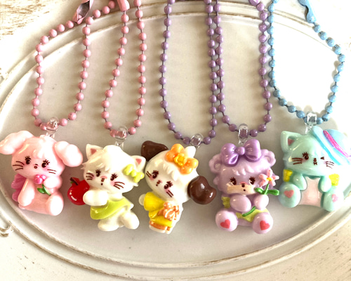 8/26、9点 兎 猫 チャーム オルゴナイト キーホルダー まとめ売り キーホルダー 猫 刺繍 ネコ チャーム ペット ハチワレ