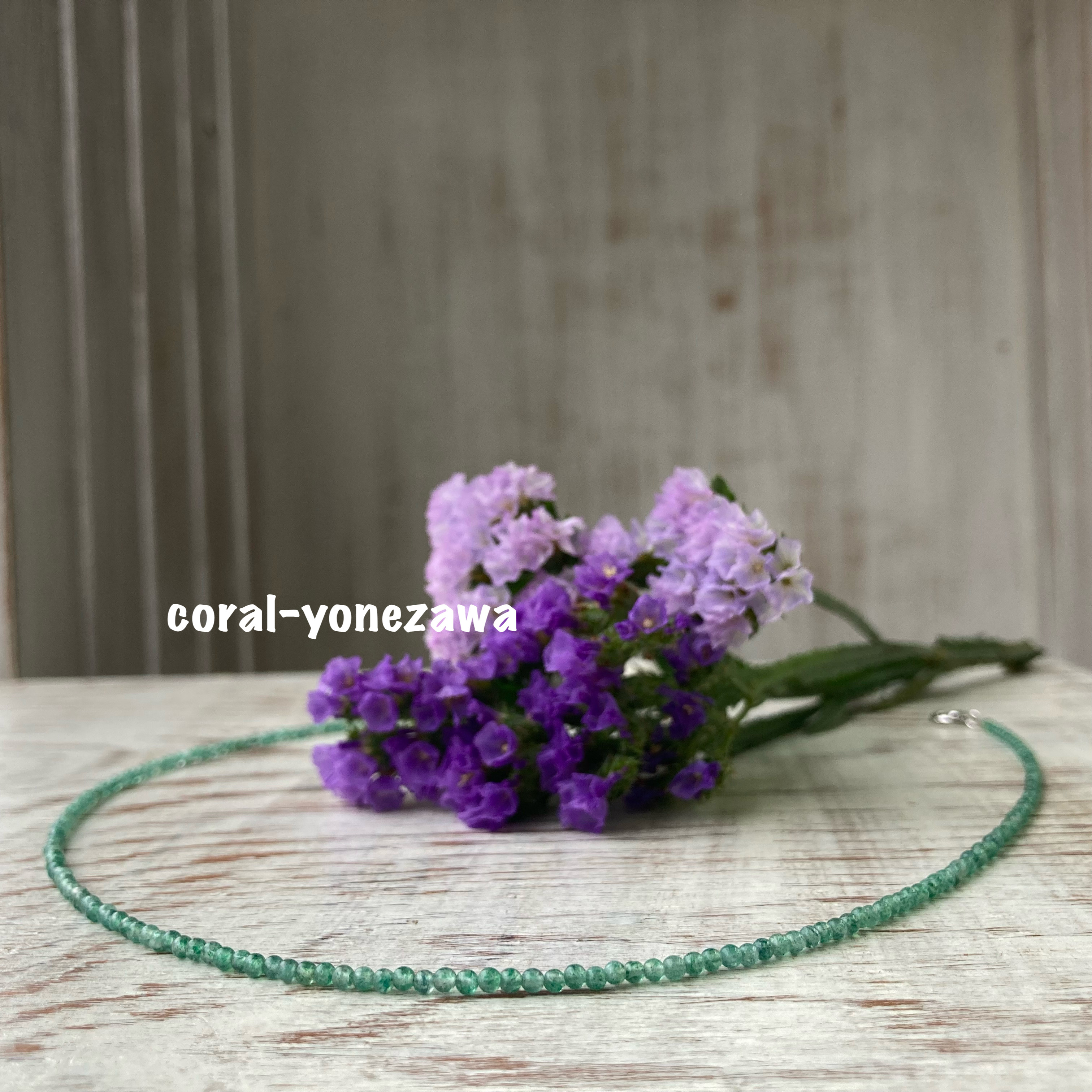 鮮やかなアベンチュリン小粒ネックレス．sv