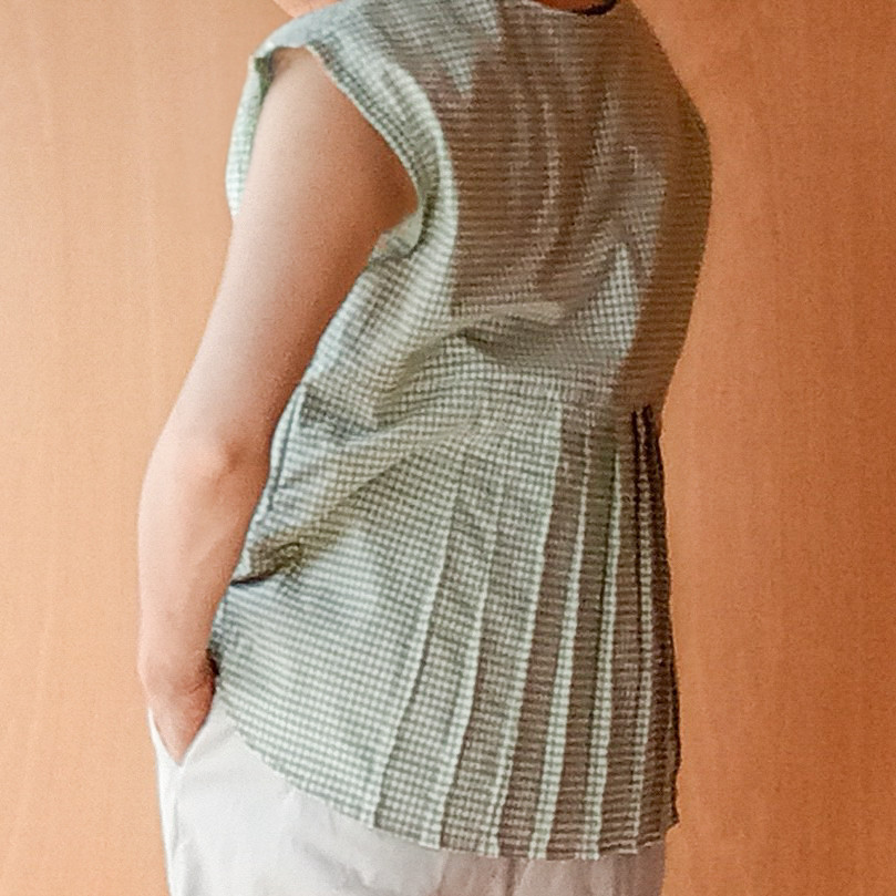 ギンガムチェック後ろプリーツトップス[ライトオリーブグリーン]