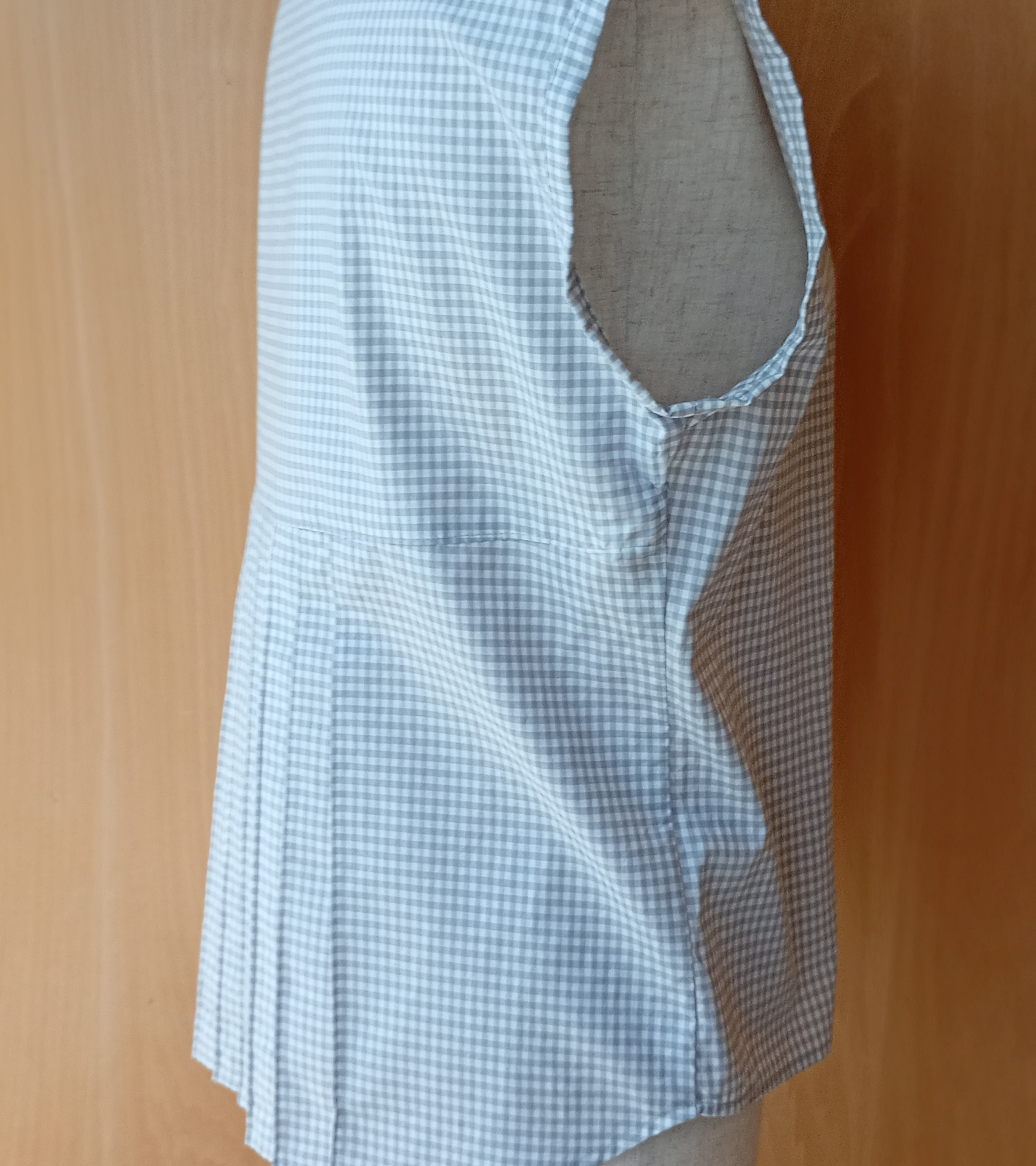 ギンガムチェック後ろプリーツトップス[ライトグレー]