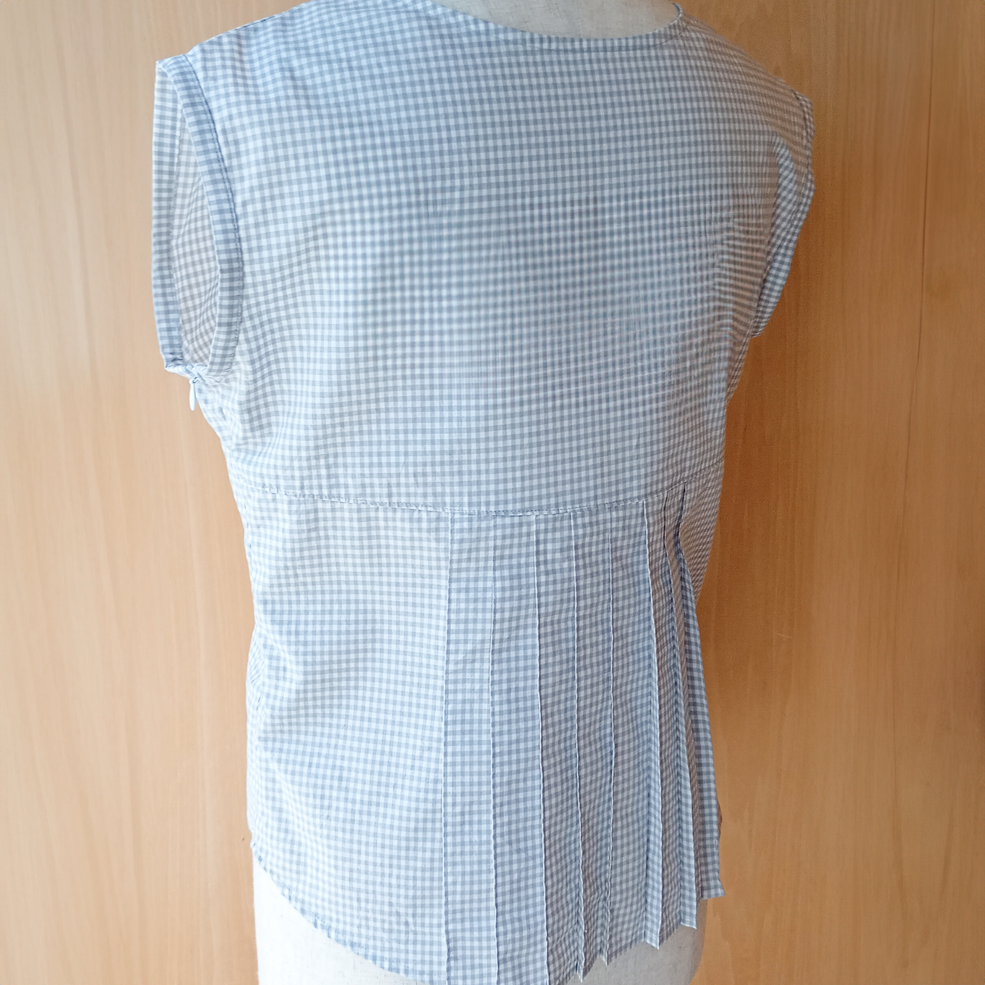 ギンガムチェック後ろプリーツトップス[ライトグレー]