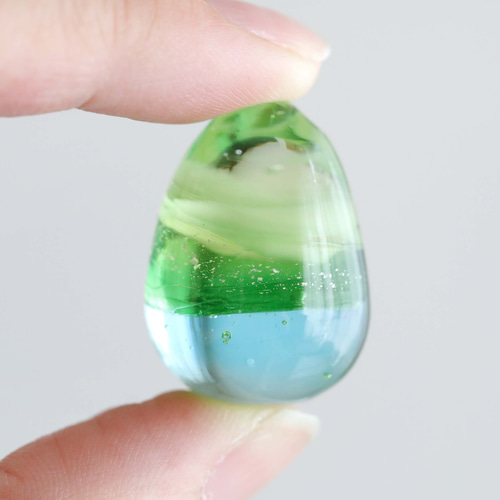 ガラスの雫の小さなオブジェ 「green water」 立体・オブジェ