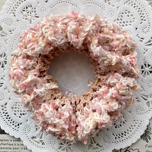 シュシュ ☆ ピンク ファンシーヤーン 手あみ ヘアゴム ヘア