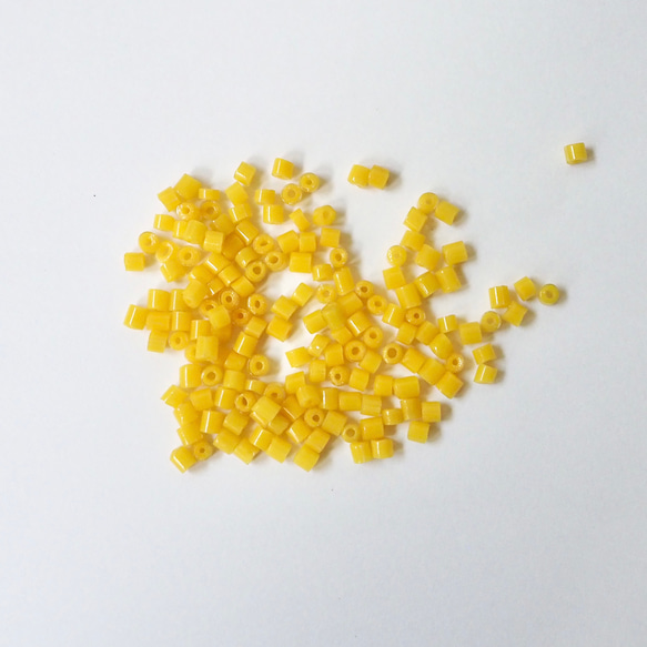 アンティーク チューブビーズ ミモザ 2mm イタリア製 #AP62-MM / オートクチュール刺繍 糸通し 1枚目の画像