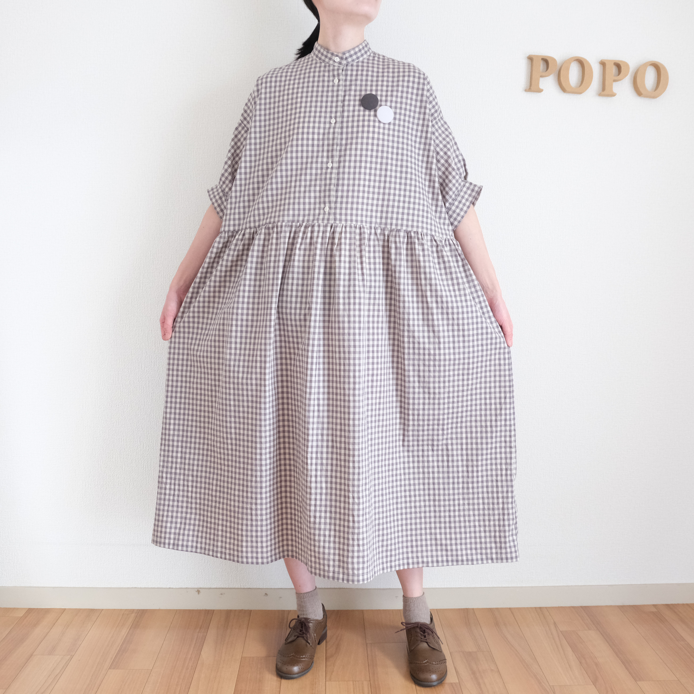 チェックバンドカラーワンピース 五部袖【1枚で決まる】選べるブローチ  
