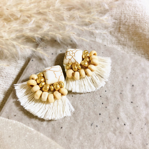 ビーズ刺繍 オフホワイト フリンジ ゴールド ウッド ✤ ピアス