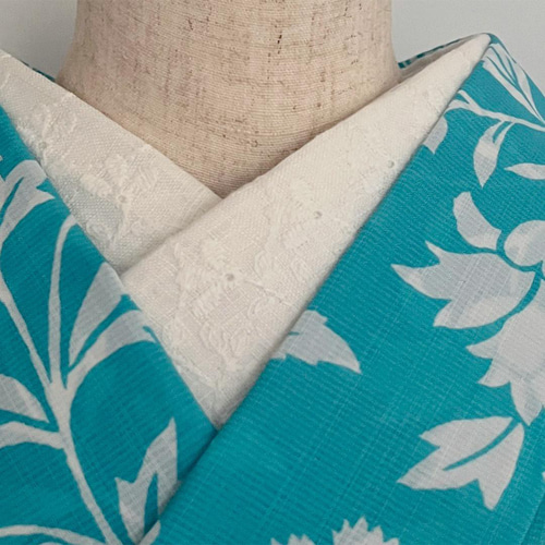 半衿 半えり 絽 白地に白と薄い水色 麻 麻生地 刺繍 ししゅう ６月７月８月に 半衿 半えり 絽 白地に白と薄い水色 麻 麻生地 刺繍 ししゅう 6