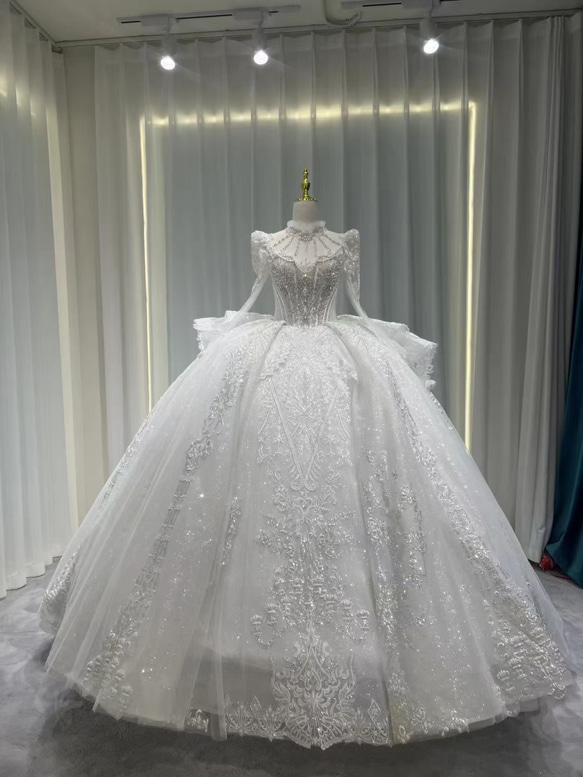 ウェディングドレス ホワイト 問いかけ オフショルダー 背中見せ 高  