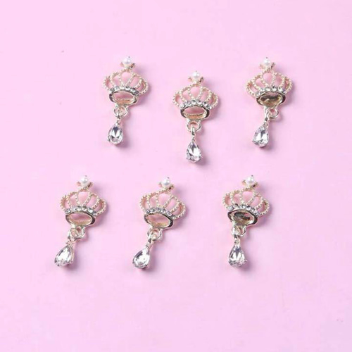 P151《2個》ネイルパーツ クラウン 王冠 ゴールド 揺れるパーツ