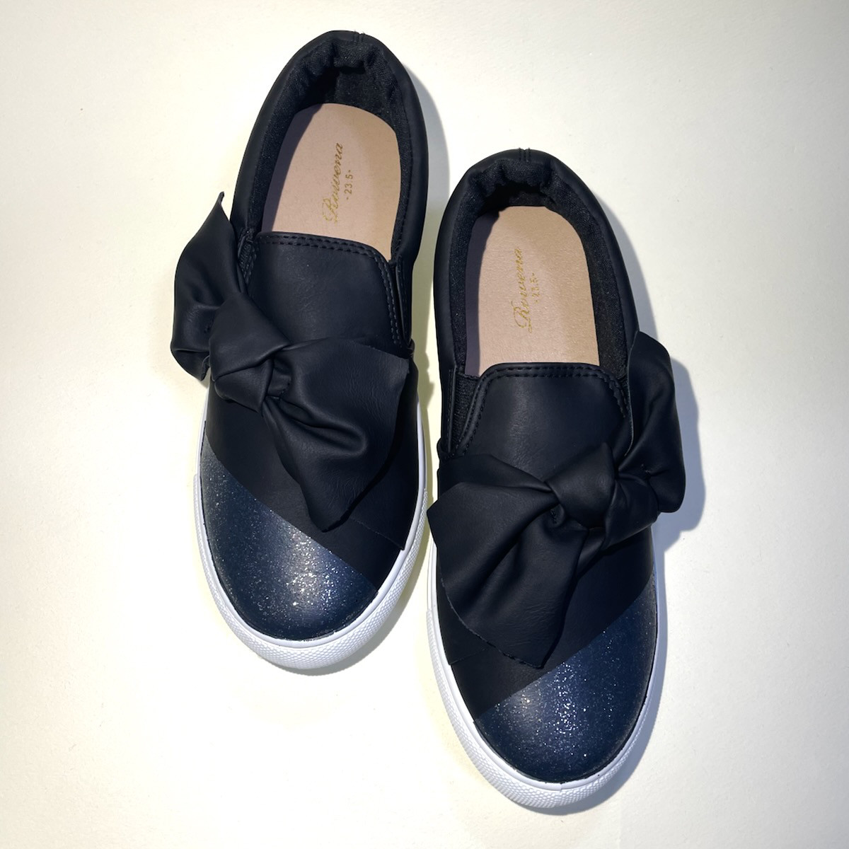 大きなリボンのスニーカースリッポン [スムースブラック x ブラックラメ]