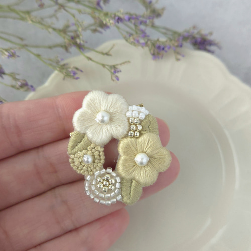 お花のわっか刺繍ブローチ 〖イエロー〗 ブローチ sachi お花のわっか刺繍ブローチ 〖イエロー〗 ブローチ sachi
