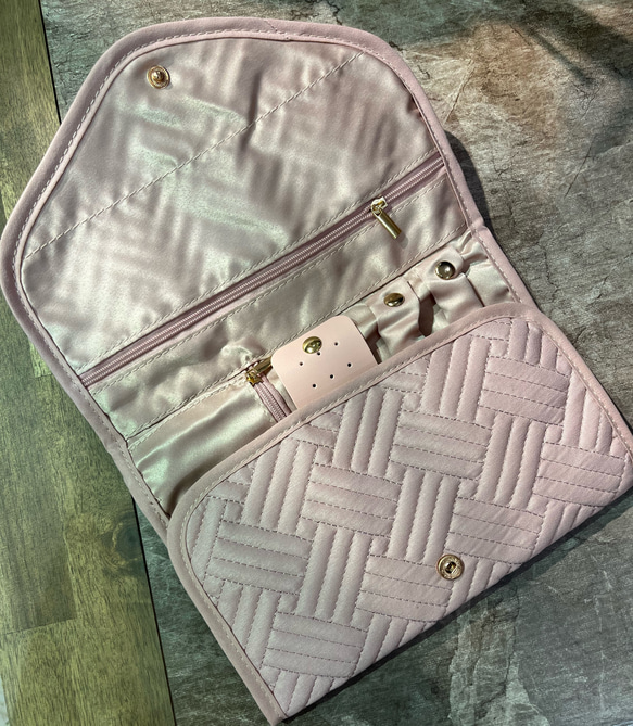 【未使用】ブルガリ　ジュエリーケース 旅行用に便利　レザー製スリムポーチ ピンク ブルガリ ジュエリーケース 旅行用に便利 レザー製スリムポーチ ピンク